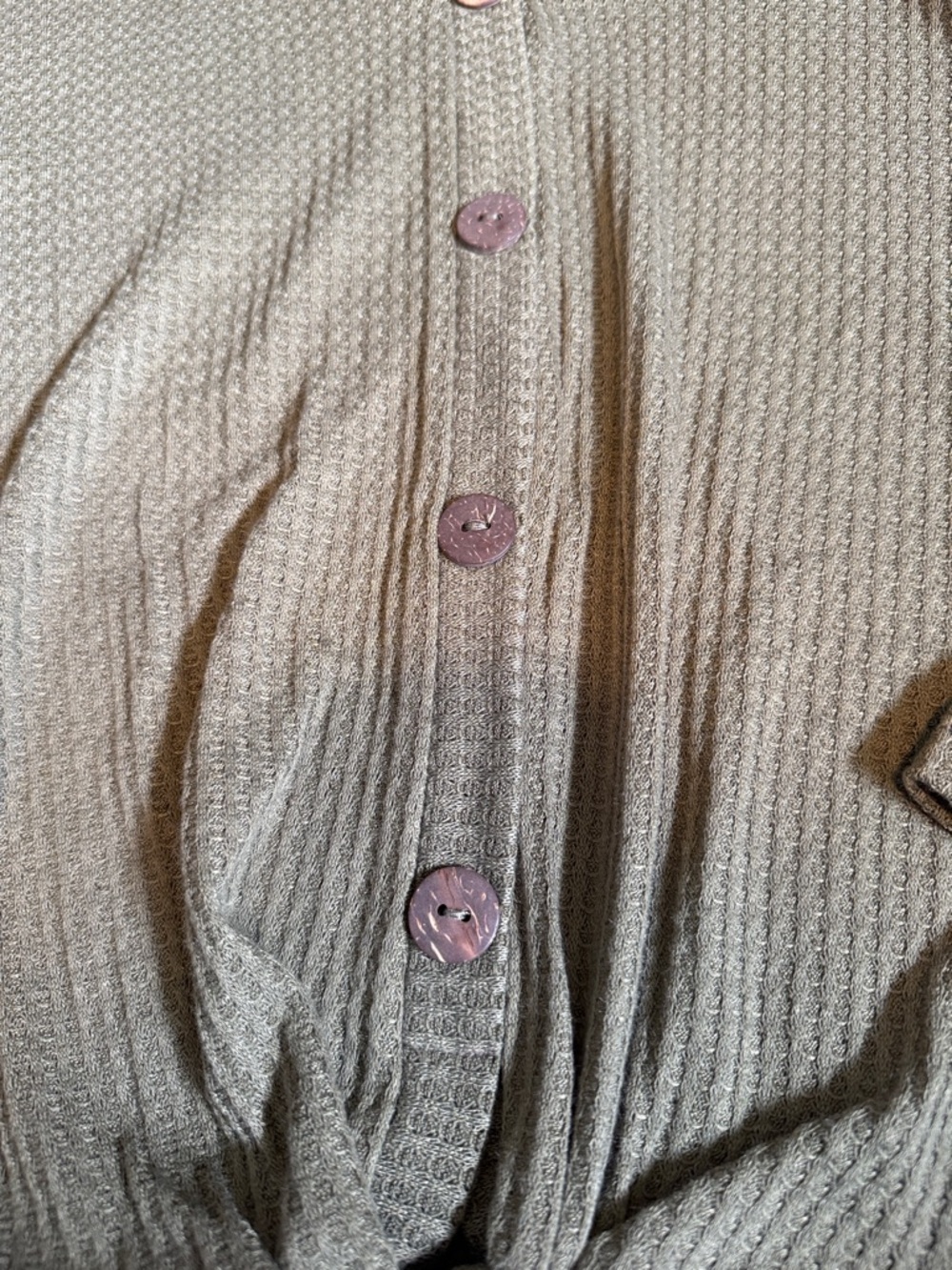 Waffle Knit Button-Front Tie-Hem Shirt - Olive Green - Picture 3 of 5